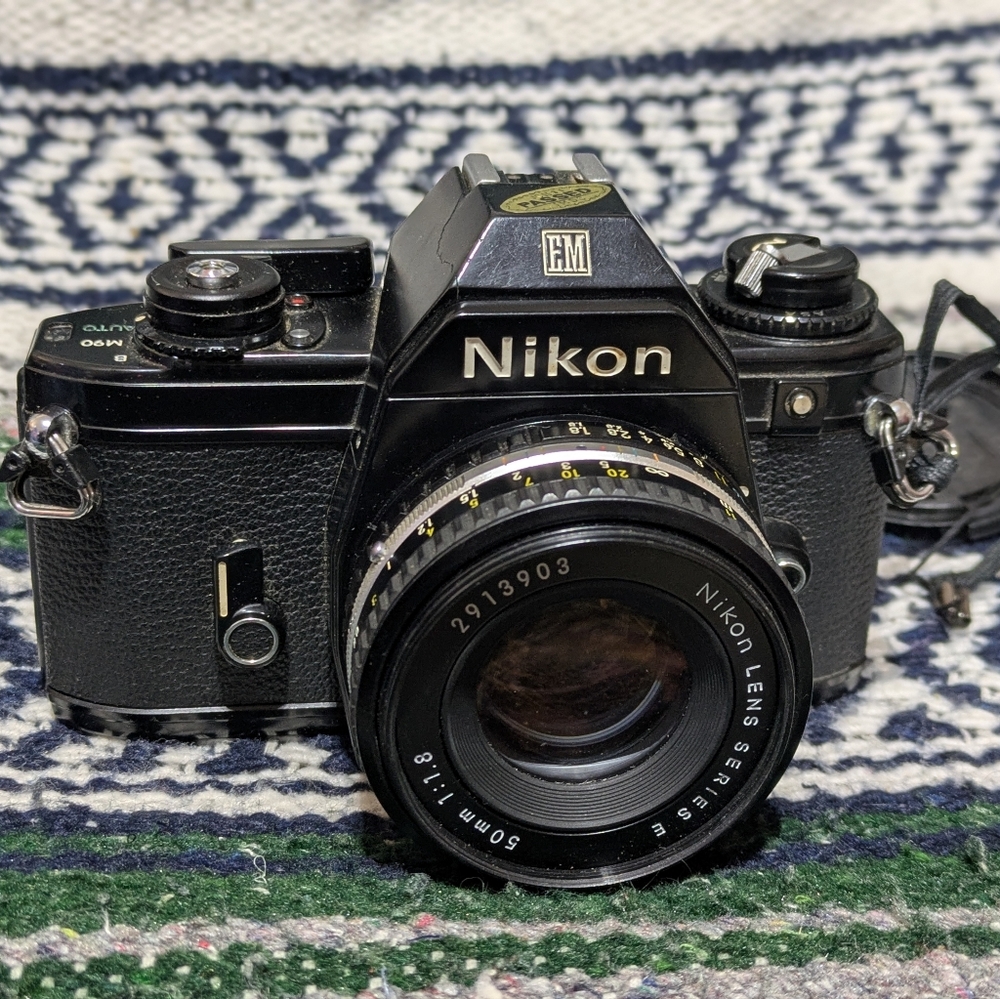 Vtg NIKON EM 35mm SLR film camera Bundle🔥 50mm 1:1.8 Series E lens+Leather Case